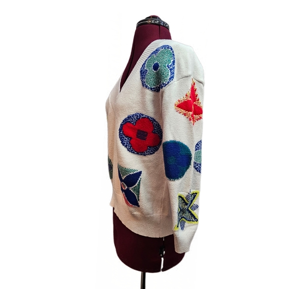 Multicolor Flower Patterned V-Neck Knit Sweater - Picture 3 of 10